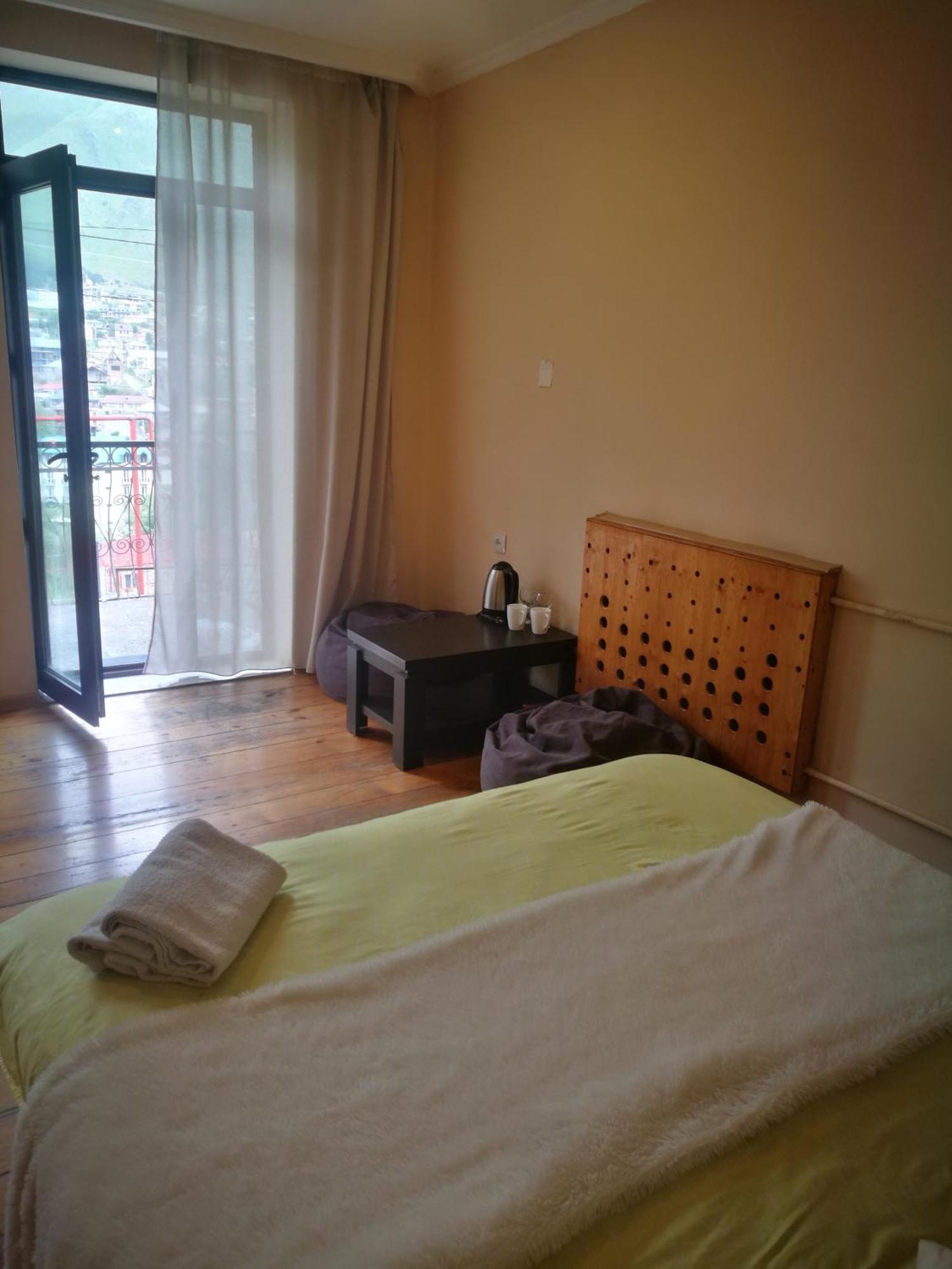 Belas Guesthouse Stepantsminda Exterior photo