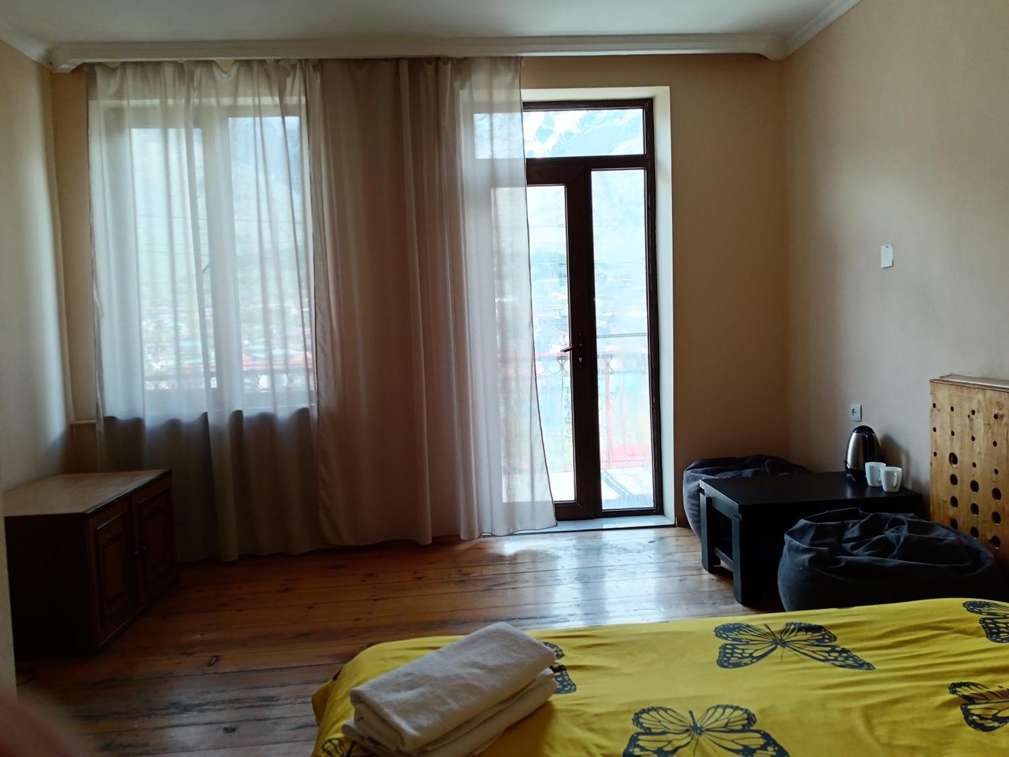 Belas Guesthouse Stepantsminda Exterior photo